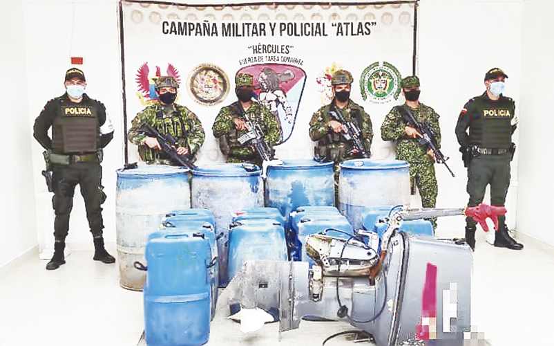 La Policía Fiscal y Aduanera y la Armada de Colombia incautaron 4.457 galones de gasolina y lanchas de contrabando.