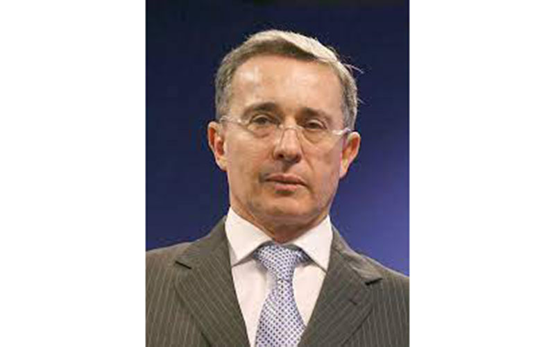 Álvaro Uribe, expresidente.