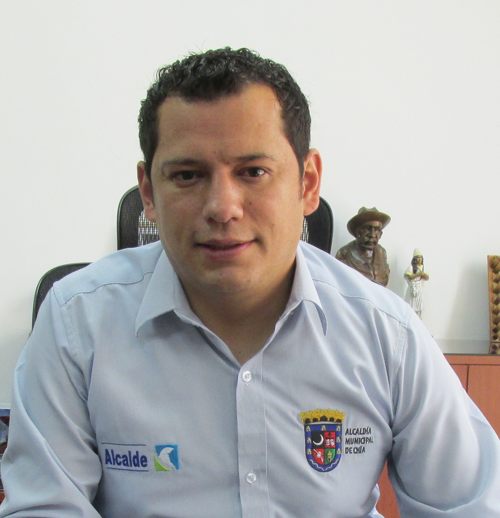 Luis Segura, alcalde.