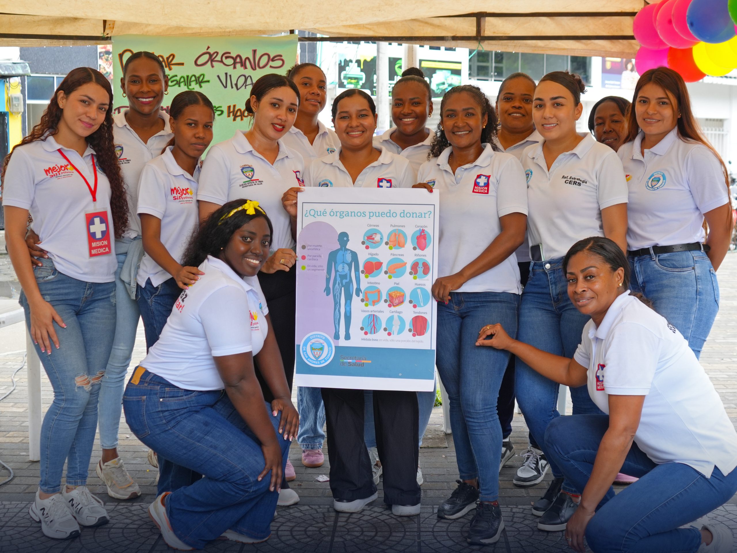 En la imagen aparecen Rose Mary Mesa, María Alejandra Cortés, Angie Valencia, Brenda Portocarrero, Juliana Arango, Jenny Ortega, Angie Rincón, Alejandra Palacios, Sandra Angulo, Tatiana Esterilla, Mayra Gómez, Jessica Silva, Liseth Castañeda y Karen Ortega, participantes de la Jornada de Promoción de Donación de Órganos en Tumaco.