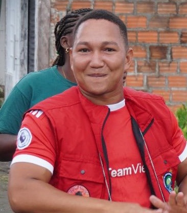 Carlos Hurtado, asistente.