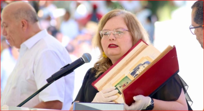 Petro- Astrid Cáceres-Armero- ICBF- desclasifican- Libro Rojo- 13nov-