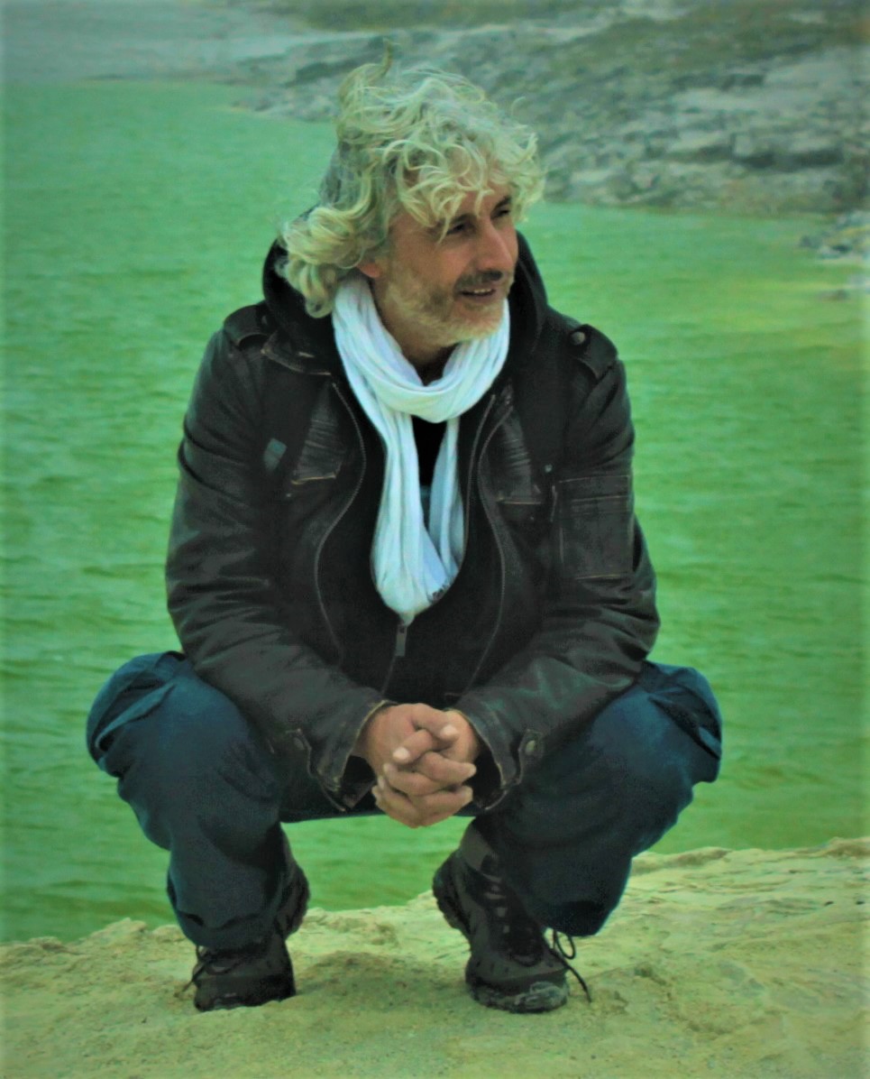 El director del documental ‘Al pie del volcán’, Andrés Caicedo, una obra nariñense que celebra el vínculo entre la comunidad y su territorio sagrado.