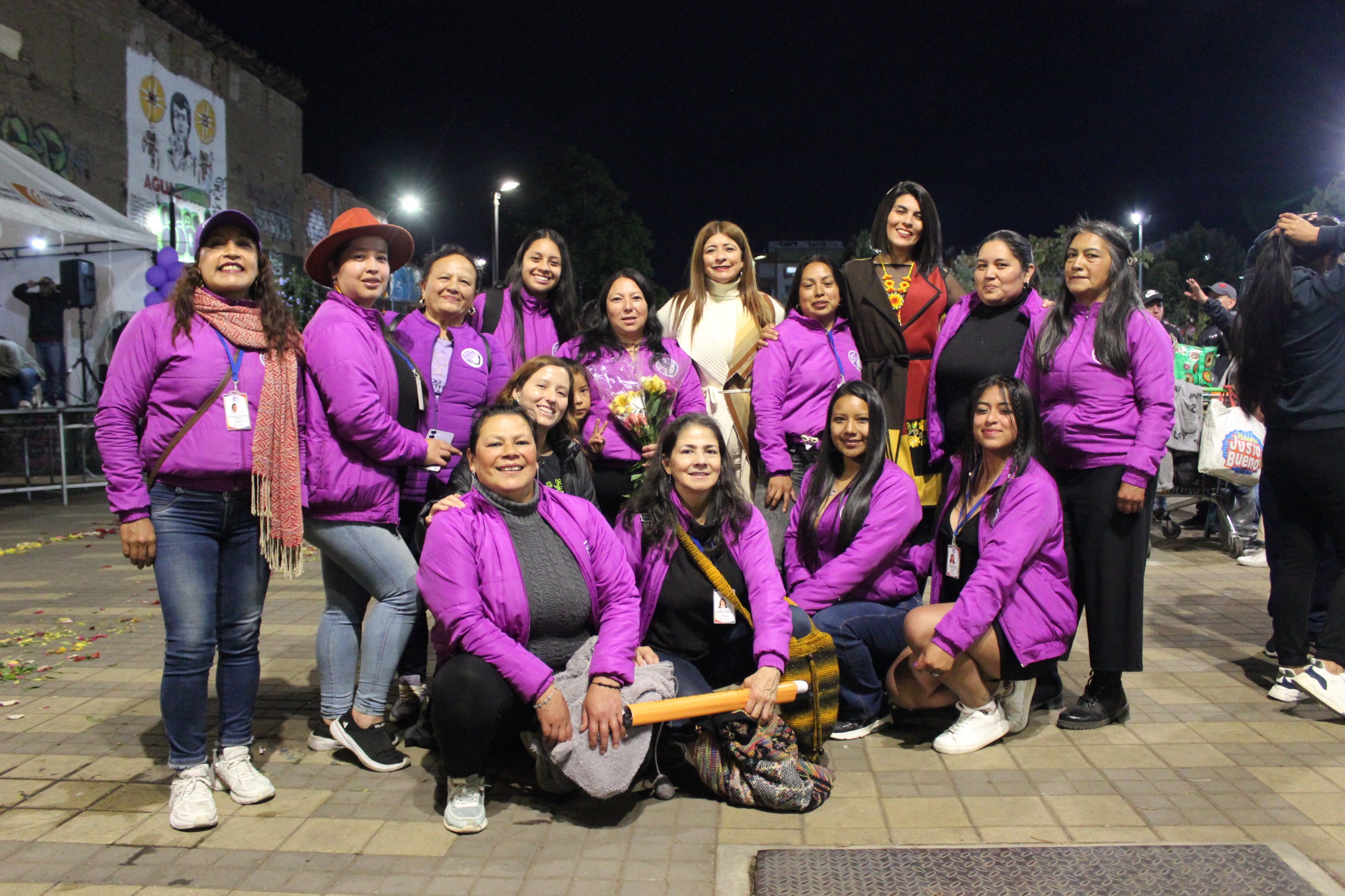 De izquierda a derecha Clemencia Guerrero, Juliana Juajinoy, Neiver Martínez, Valeria Naspiran, Vitalina Molina, Jaqueline Castillo, Elizabeth Viteri, Mónica Ortega, Claudia Muñoz, Laura Vallejo, Betty Cuaran, Jesica Rosero, Teresa Martínez, Angie Villota y Xiomara Mosquera.