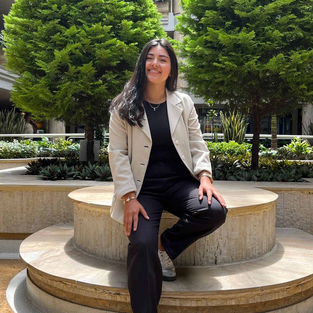 Kareb Arteaga, lidera ‘Al ritmo de tu andar’, son caminatas conscientes que promueven la salud mental y la conexión con la naturaleza.