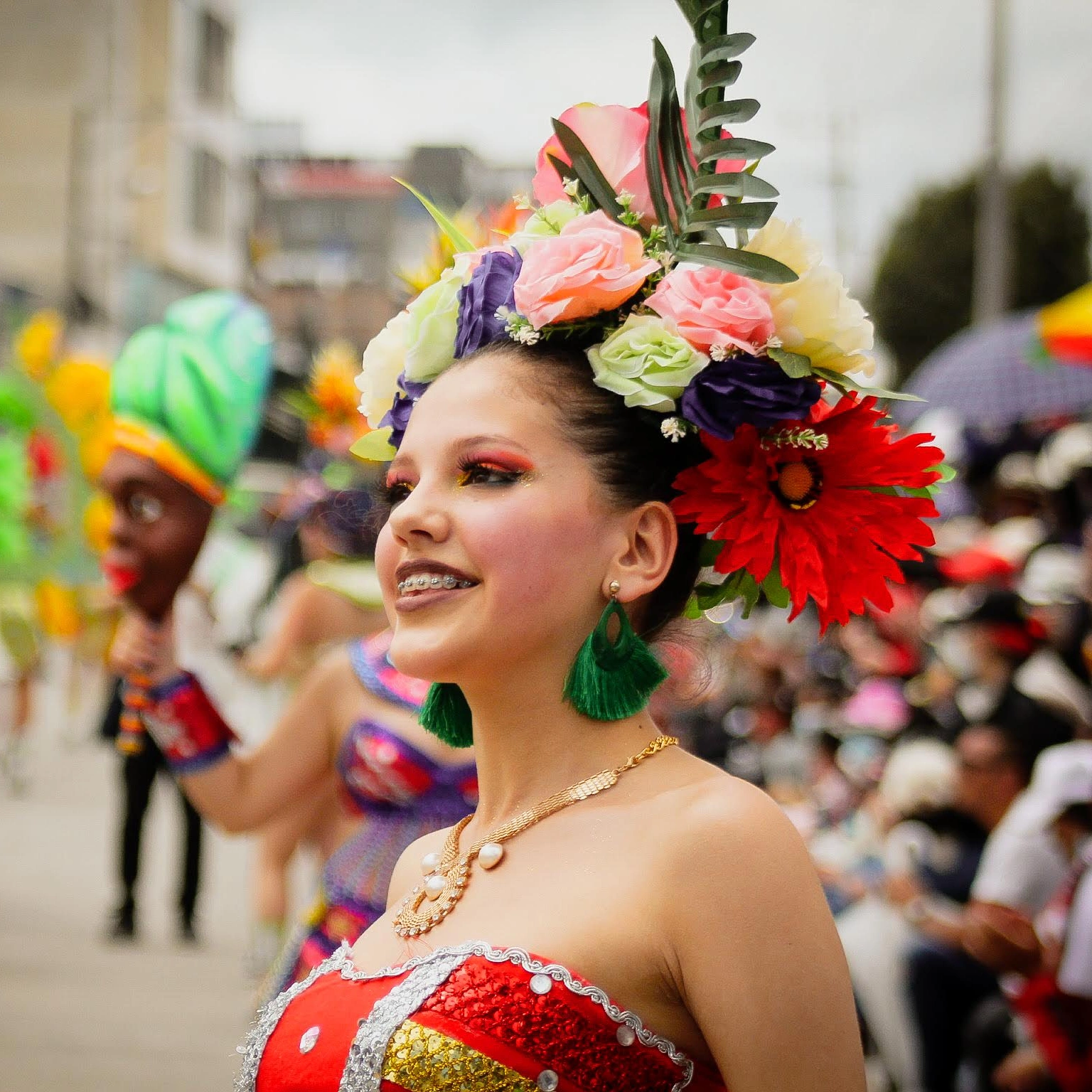 Karol Sofía Basante Caicedo, estudiante y bailarina de folclor, aspira al Reinado Popular del Carnaval Multicolor de la Frontera en Ipiales.