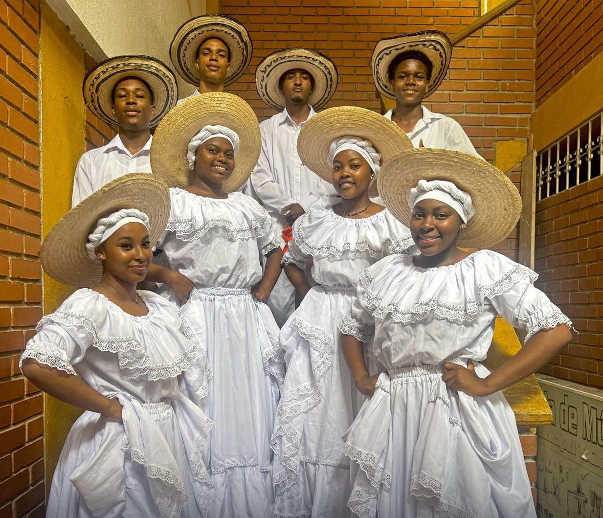 En la imagen: Luis Carlos Dajomé Cortés, Loris Jair Palacios Reyes, Gabriel Alejandro Valencia Lata, Bairon Andrés Lerma Vallecilla, Sara Fernanda Martínez Mina, Lilian Thalía Moreno Otero, Leidy Vanessa Segura y Karen Liliana Solís Dajomé.