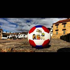El pueblo cerca de Bogotá donde se fabrican los mejores balones artesanales de fútbol de Colombia