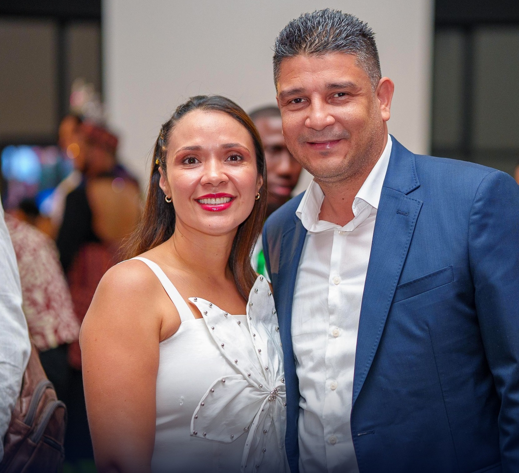 El alcalde Félix Henao y la gestora social Ximena Pineda invitan a propios y visitantes a disfrutar de una celebración que promete brillar y encantar con su variada programación.