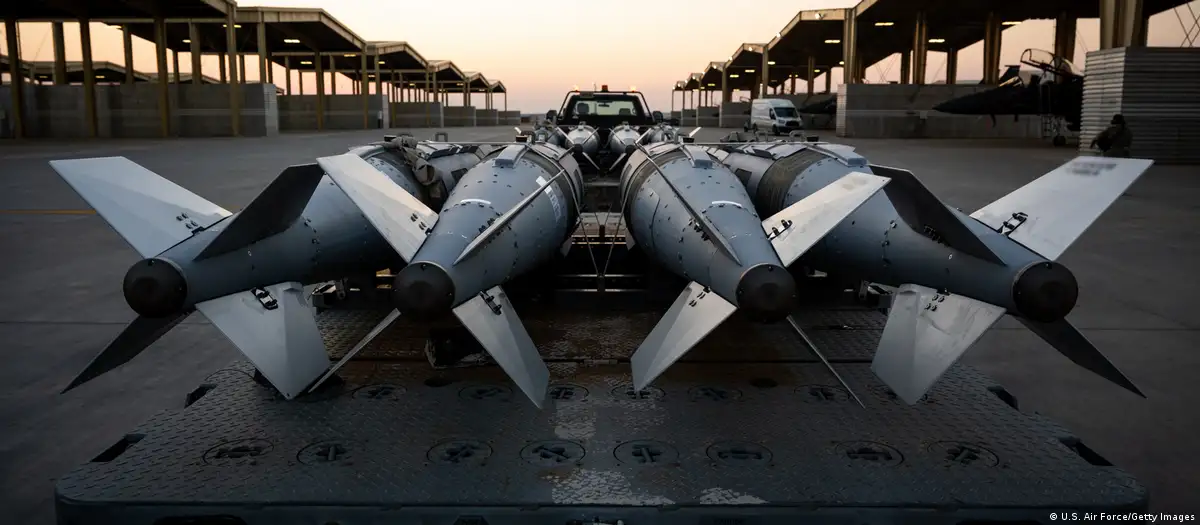 El reciente ataque ocurrido a mediados de diciembre en el centro de Siria, en el que murieron dos soldados estadounidenses y un traductor civil, ha abierto un nuevo interrogante sobre la presencia de simpatizantes del grupo Estado Islámico (EI) dentro de las fuerzas de seguridad sirias. El agresor, abatido tras el ataque, resultó ser un miembro infiltrado de ese cuerpo que actuó inspirado por la ideología yihadista.