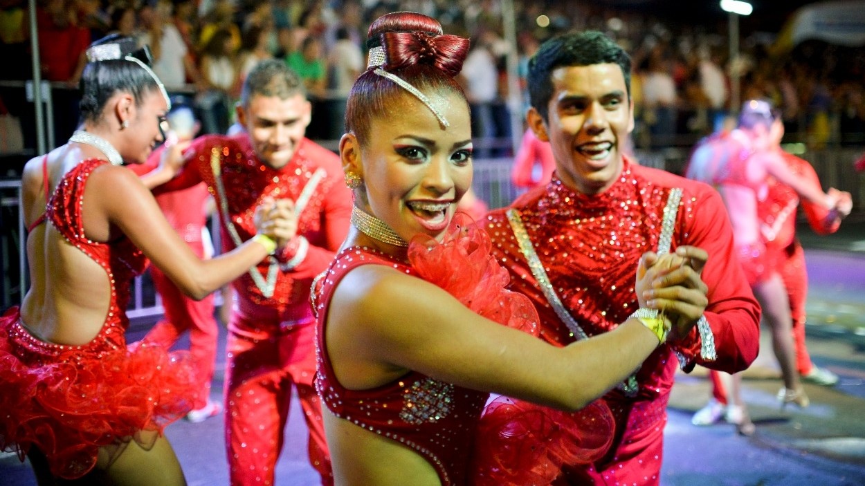 Más de 2.200 bailarines dieron inicio a la Feria de Cali en el tradicional Salsódromo