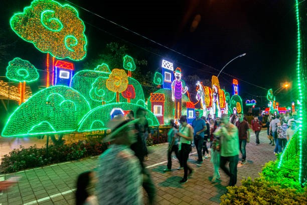 Medellín y el encanto de sus alumbrados: el corazón del turismo navideño en Latinoamérica