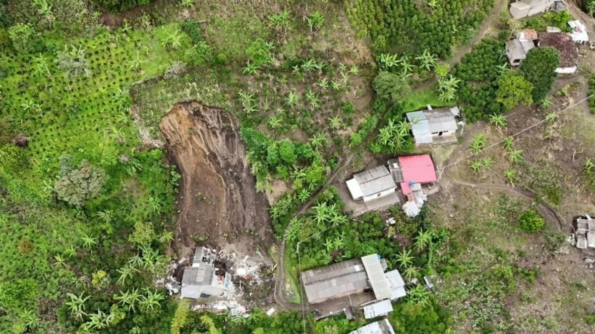 Dos fallecidos y 15 familias evacuadas tras deslizamientos en zona rural de San Pablo, Nariño