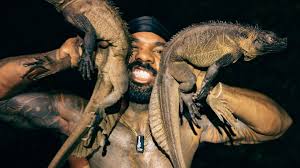 Influencer “the Real Tarzann” hospitalizado tras accidente de paracaidismo.