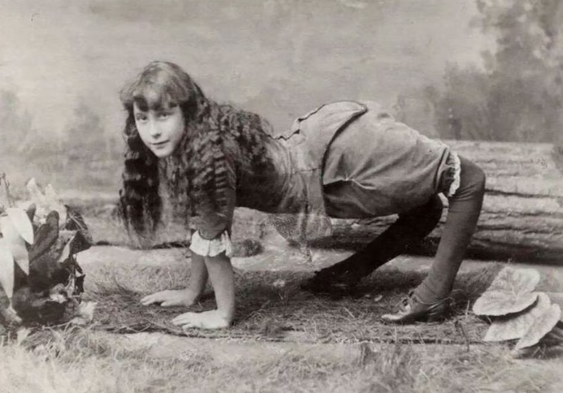 La leyenda de la “chica camello”: la joven que dejó el circo por amor y sobrevivió a una tragedia personal