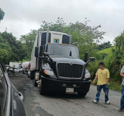 Bloqueada la vía Popayán-Pasto por protesta en el Cauca; esto exigen los protestantes