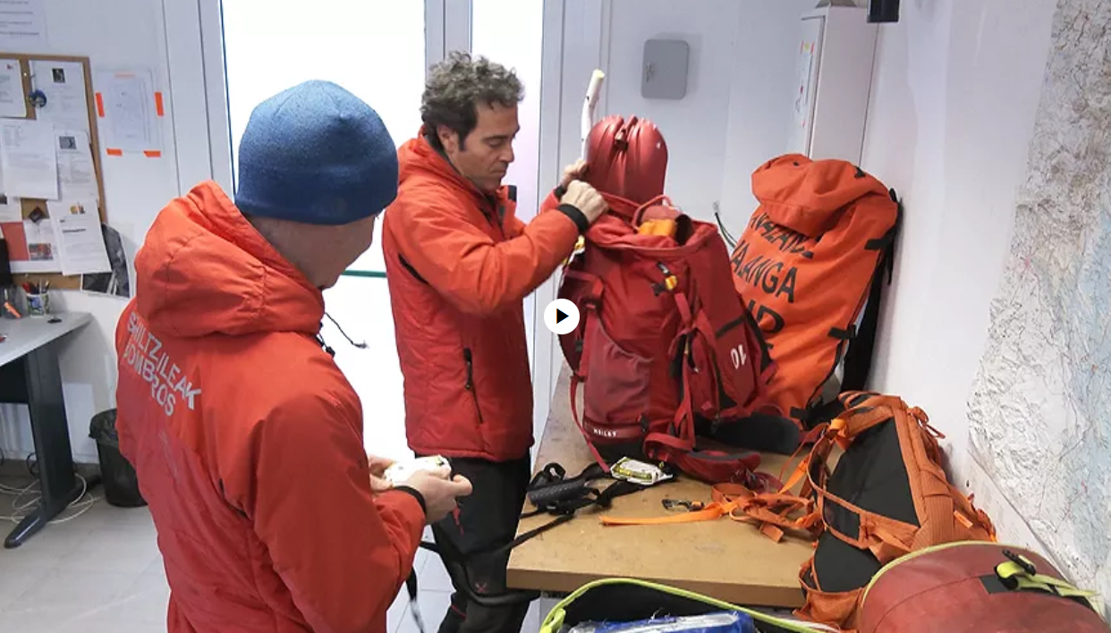 Aludes en la montaña: ¿Qué material debemos llevar?¿Cómo actuar ante una avalancha de nieve?