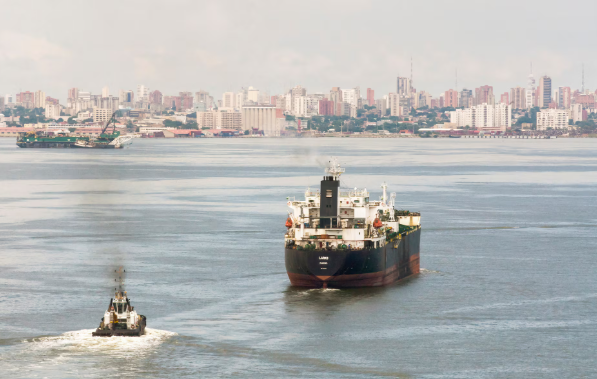 Trump lanza un bloqueo total a petroleros sancionados vinculados a Venezuela y eleva la tensión internacional