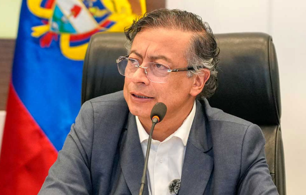 Uribe arremete contra Petro por la constituyente: “Es una estrategia electoral para tapar robos”