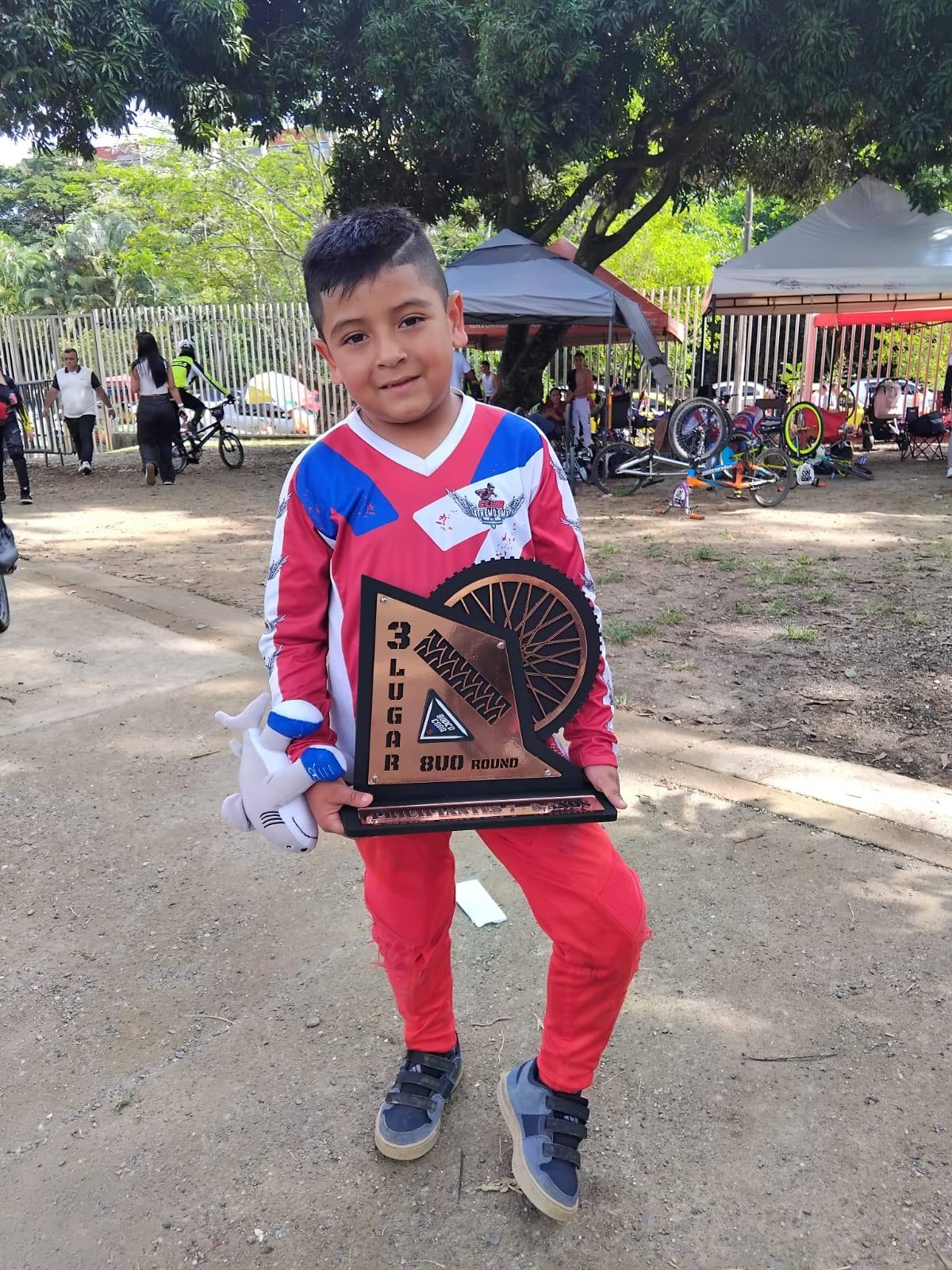 Thyago Villacorte, figura en valida binacional de BMX