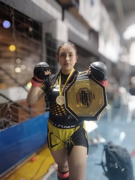 Daniela Moncayo consigue título nacional en artes marciales mixtas
