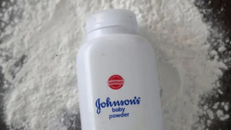 Johnson & Johnson condenada por producto que causaba cáncer de ovario