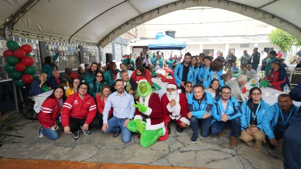 Solidaridad navideña en Bogotá beneficia a familias vulnerables.
