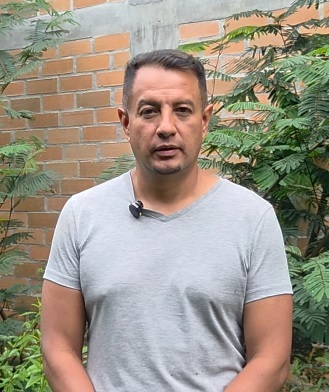 Jaime Alvear, profesional.