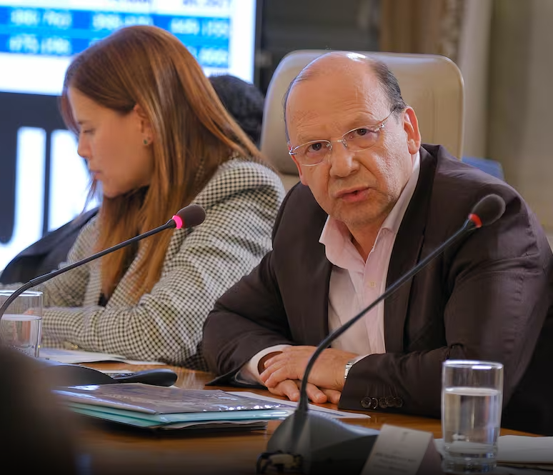 Gobierno de Colombia anuncia nuevos impuestos tras decretar la emergencia económica