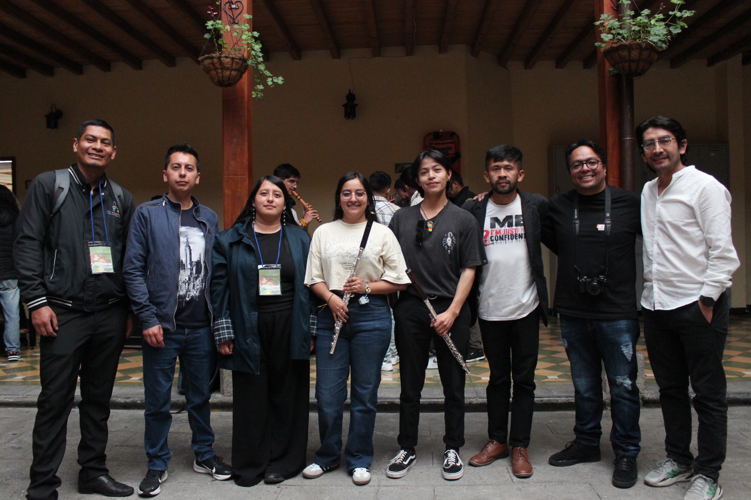 De izquierda a derecha Ignacio Díaz, Pablo Arcos, Cielo de La Rosa, Estefanía Meneses, Luis López, Diego Pantoja, Juan Bastidas y Luis Carlos Moreno es el grupo organizador del Primer Festival Internacional de Flautas de Los Andes.