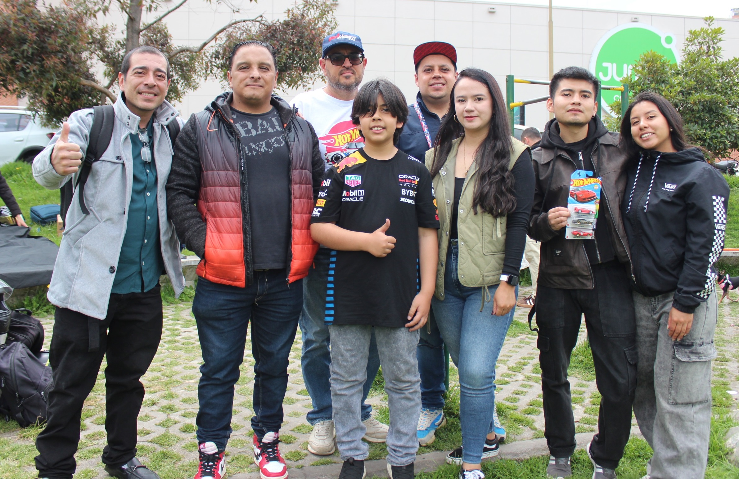 Alexander Arteaga, Andrés Rivadeneira, Diego Cabanillas, José Martínez, Jorge López, Lizeth Cuatin, Jorge Quiroz y Catalina Meneses participaron en el encuentro de coleccionistas.