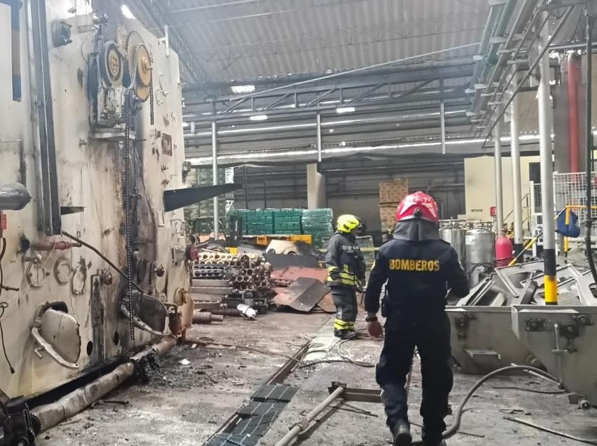 El Cuerpo de Bomberos Voluntarios de Pasto atendió una grave emergencia registrada en la mañana de ayer martes en las instalaciones de la antigua planta de Postobón.