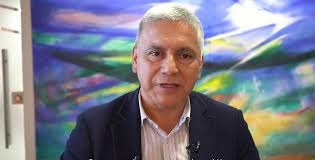 Guillermo Villota, secretario.