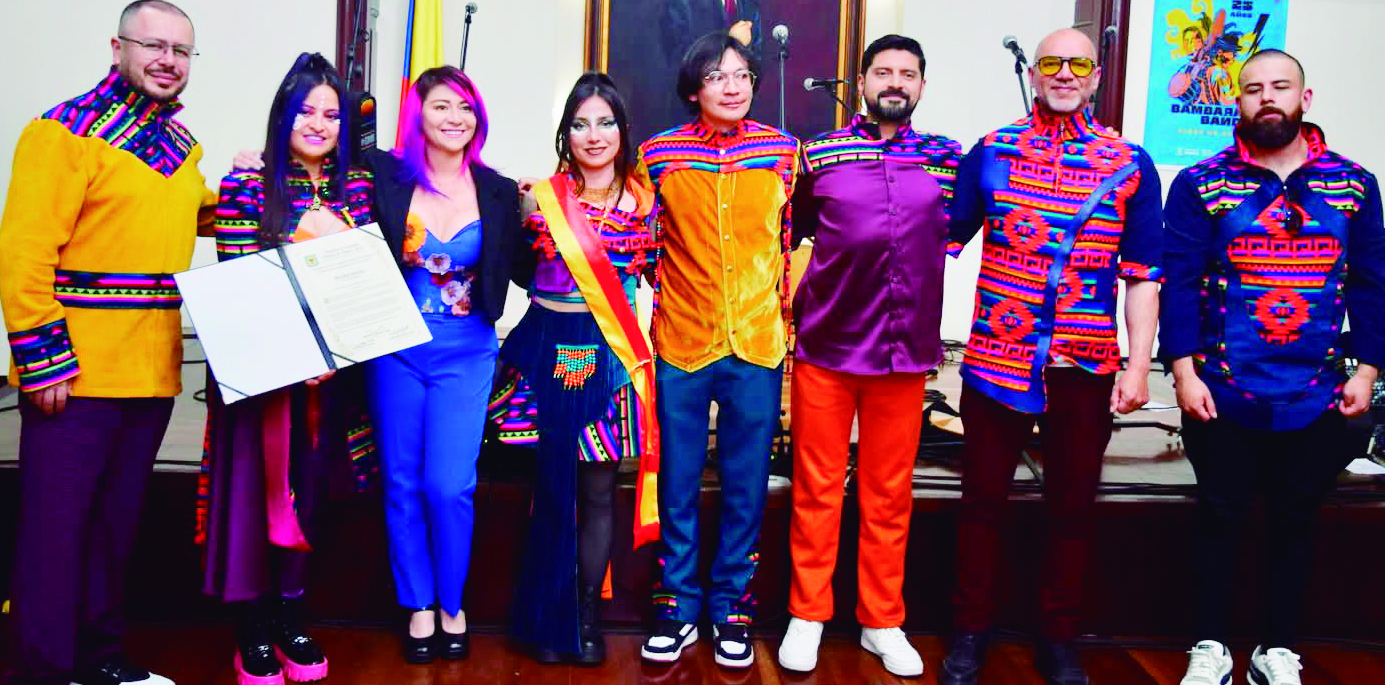 Izquierda a derecha Favio Portillo, Adriana Benavides, Consejala Quena, Carolina Ponce, Adrián Álvarez, Pablo Muñoz, Yeimy Argotti y David Narváez.