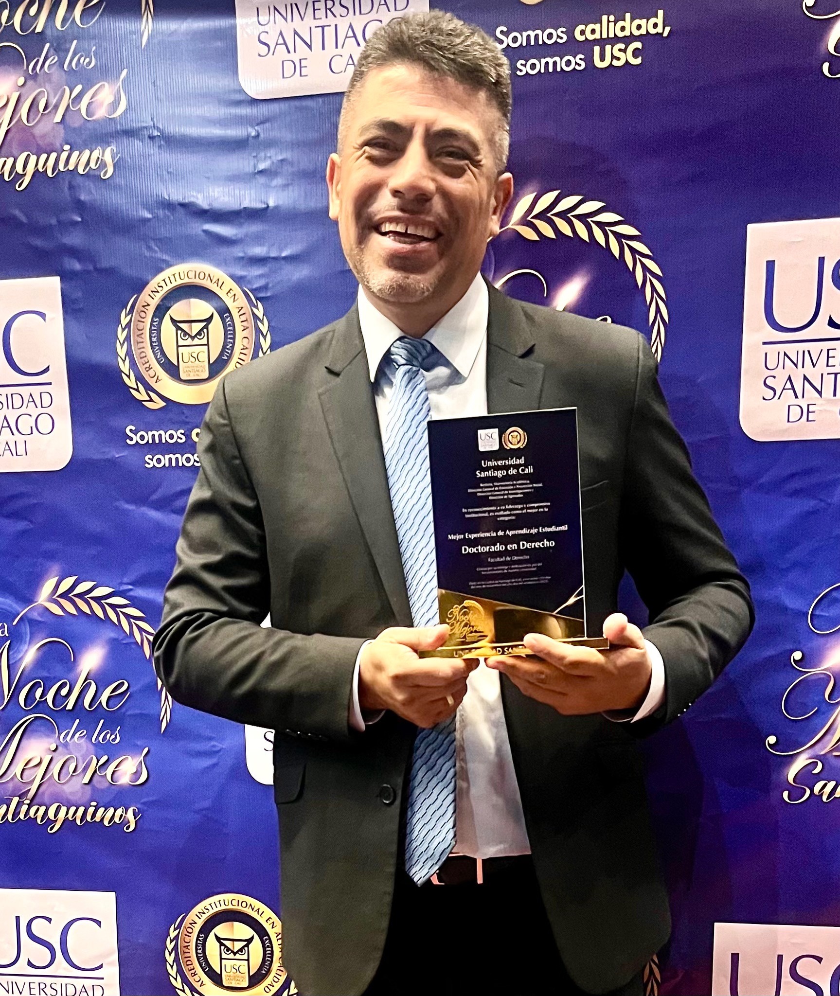 Hader Luna, se destaca por su excelencia académica y es un ejemplo para la juventud.