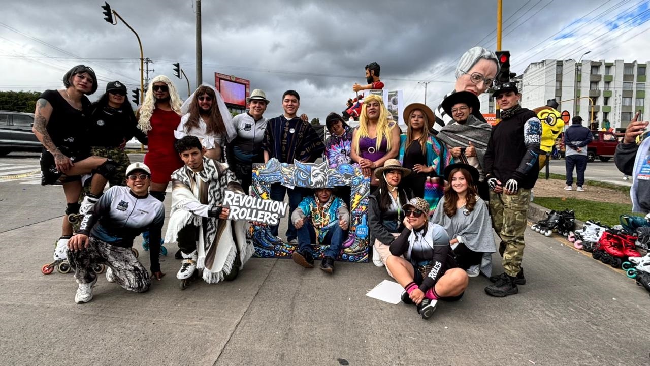 Jeferson Jurado, Julián Montenegro, Carolina Portilla, Julieth Carvajal, Jenifer Leyton, Natalia Botina, Leo Tovar, Oderai Rosero, Óscar Carvajal, Luis Martínez, Esteban Morales, Guillermo Portilla, Cristian Portilla, Keila Villota, Cristian Castillo y Luis Guerrero disfrutaron del tradicional Desfile de Años Viejos realizado en Pasto.
