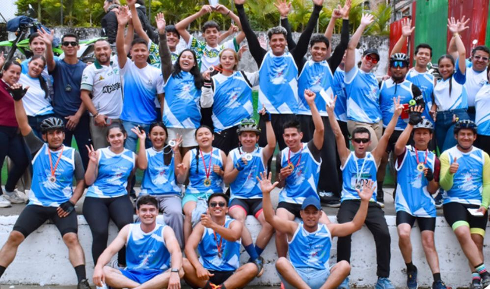 Triatlón une comunidad