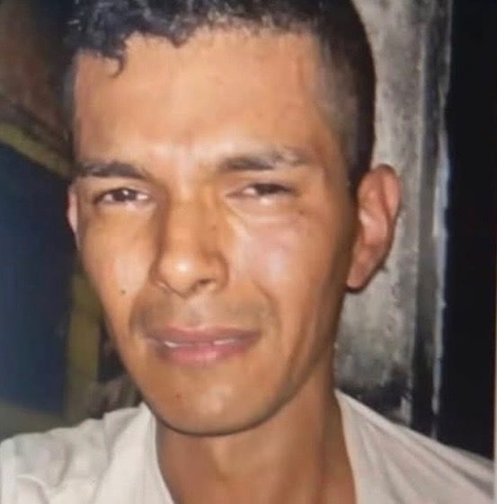 Lo amarraron al poste