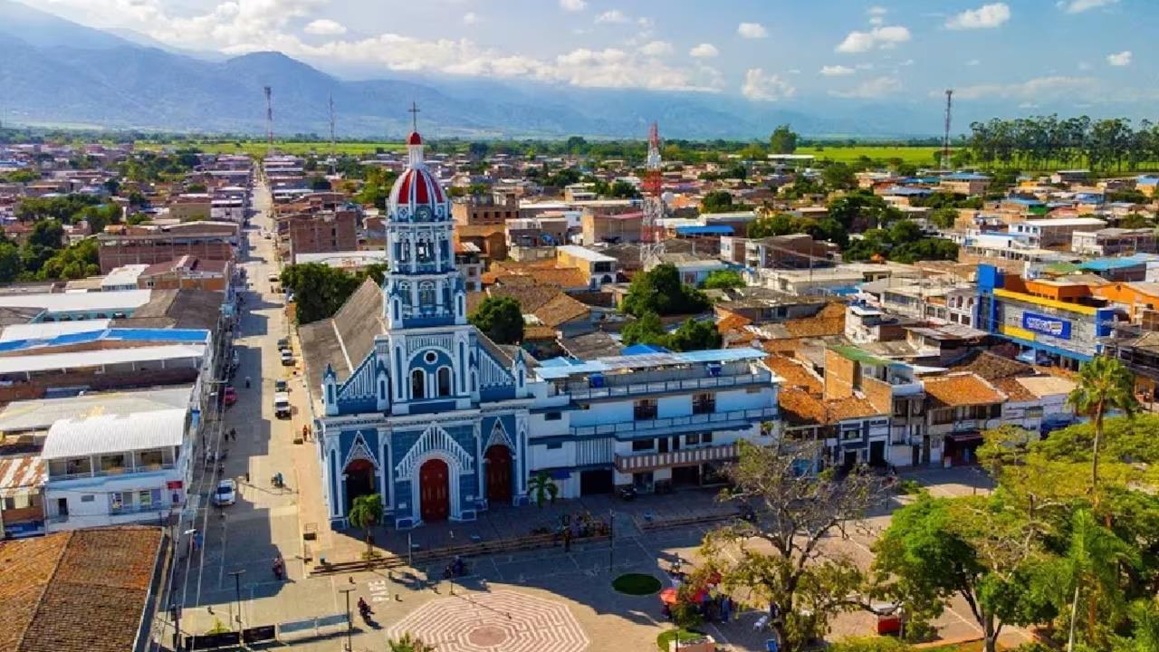 El pueblo vallecaucano de poncho y sombrero símbolos de la vida arriera y de la arraigada cultura cafetera un destino ideal para el ecoturismo