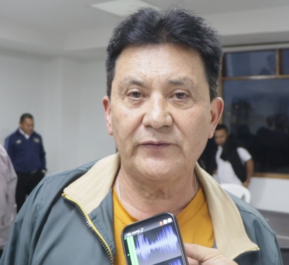 Javier Cabrera, representante.