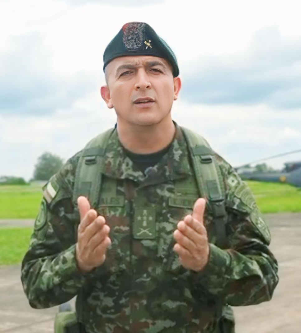 William Morales, comandante.