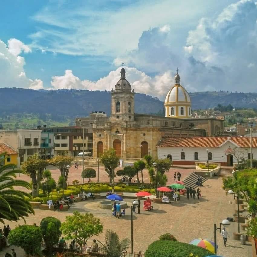 La capital turística de Boyacá amoso por sus aguas termales y su entorno natural, ideal para quienes buscan una experiencia