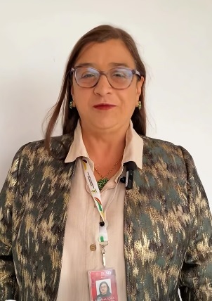 Martha González, rectora.