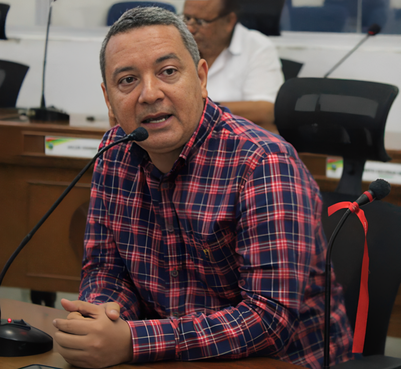 Debaten maternidad y salario