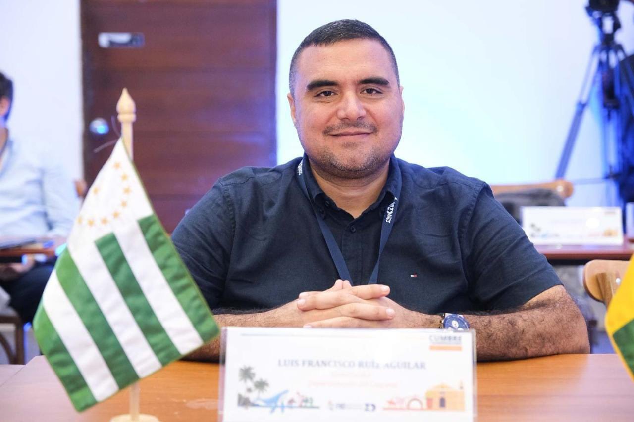 Escándalo sacude a gobernador