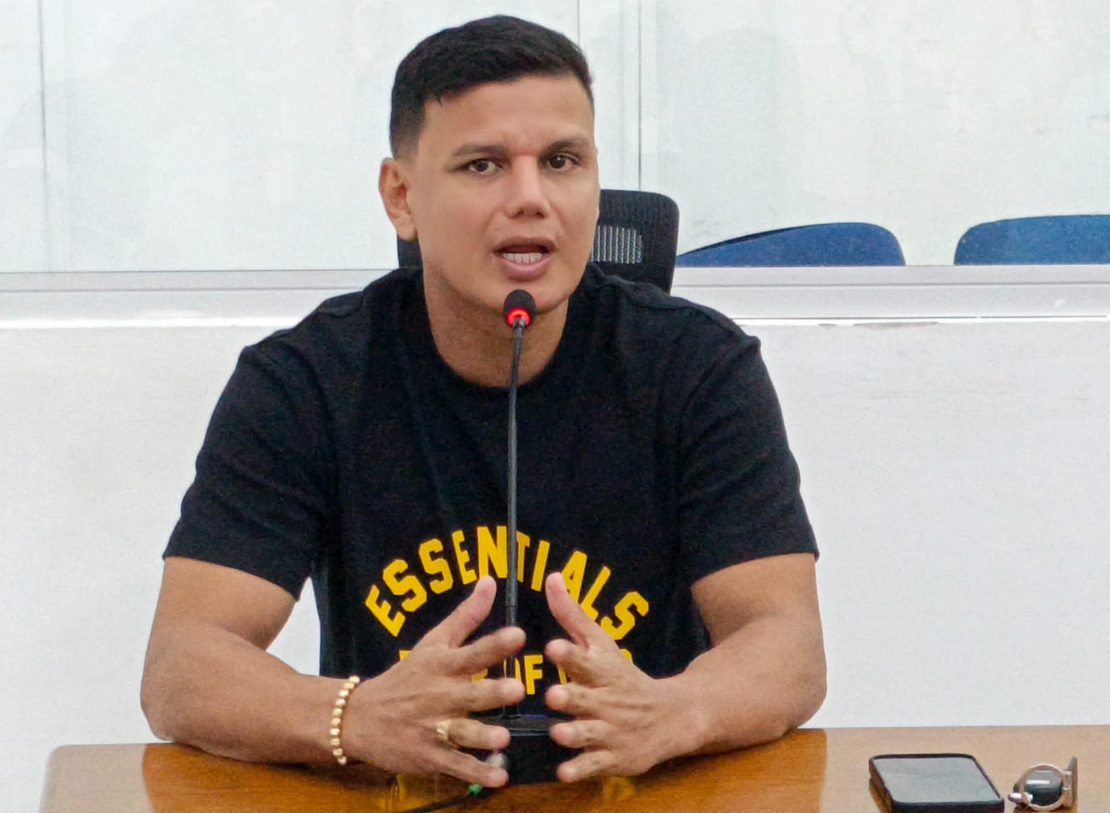 Exige resultados concretos