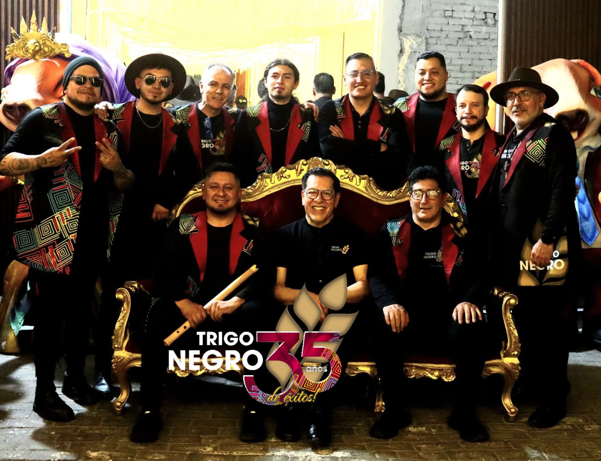 De izquierda a derecha: Marcos, Jeyson, German, Juan David, Wilson, Carlos, Mauricio y Jairo Sentados: Ricardo, Chucho y Jairo integrantes de Trigo Negro.