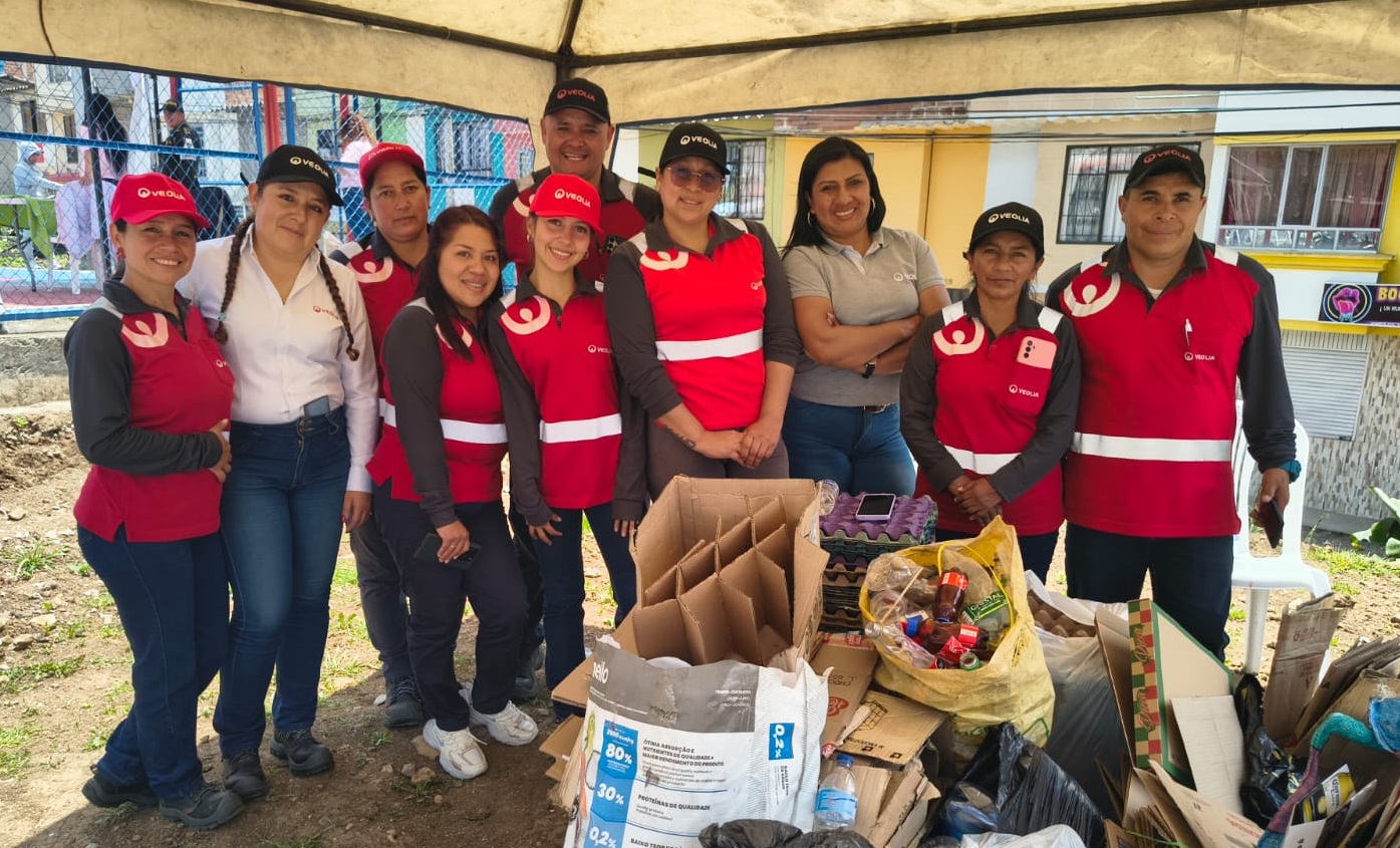 En la imagen, de izquierda a derecha: Judy Muñoz, Cristina Polo, Silvia Bastidas, Natalia Ortega, Valentín Ortega, José Rodríguez, Natalia Vallejo, Sonia Crillo, Alicia Jojoa y Germán Batina.