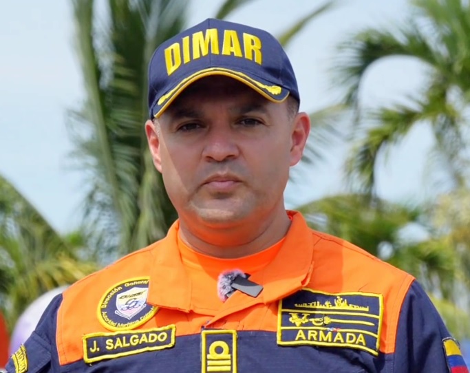 Julián Salgado, capitán.