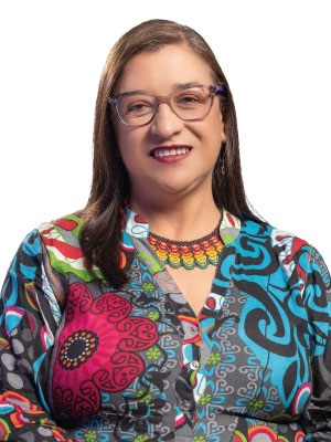 Martha González, rectora.